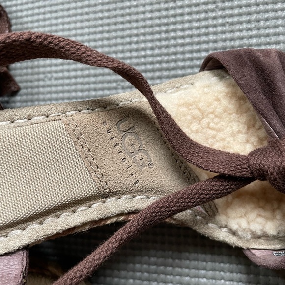 Ugg wedges size 7 women’s - Picture 3 of 5